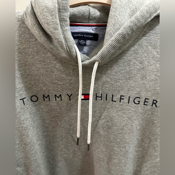 Men’s Tommy Hilfiger hoodie - Picture 2 of 3